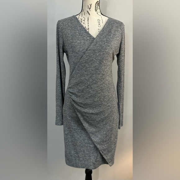 🌫️Banana Republic Charcoal Gray Soft Knit Bodycon Dress (XS) 🌫️ - Picture 2 of 12